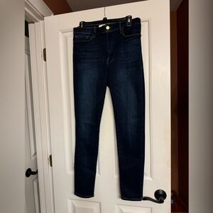 Like new! Frame Le One Skinny dark wash blue jeans in Kodak. Stretch jeans 2